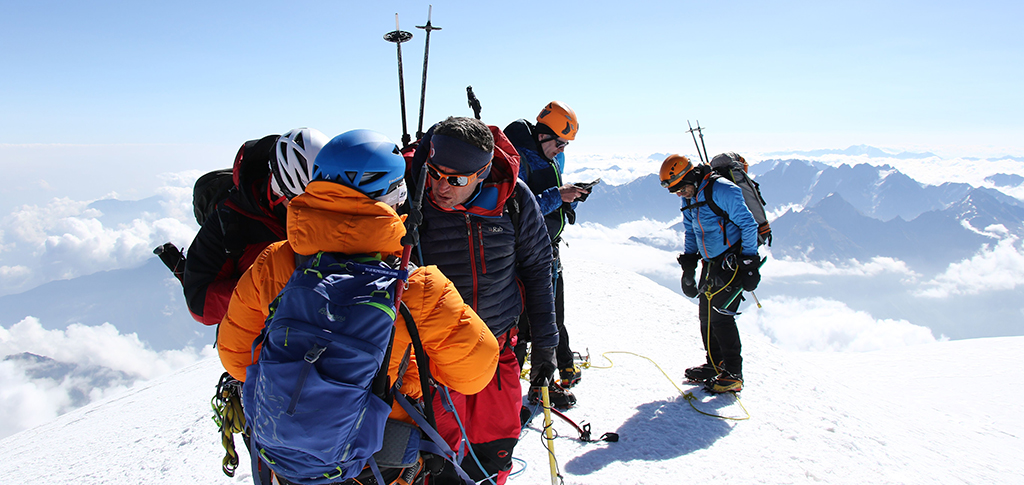 climbing-on-kazbegi_(1)