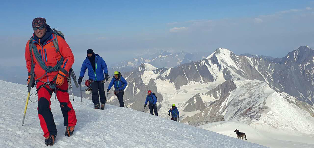 climbing-on-kazbegi_(4)