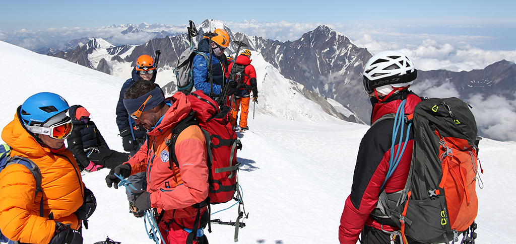 climbing-on-kazbegi_(7)