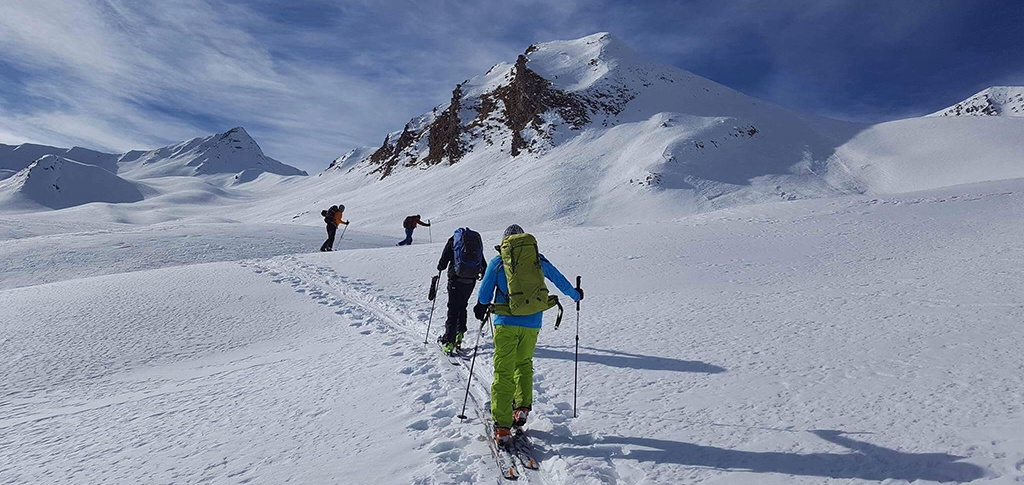 ski-touring-in-gudauri_(1)