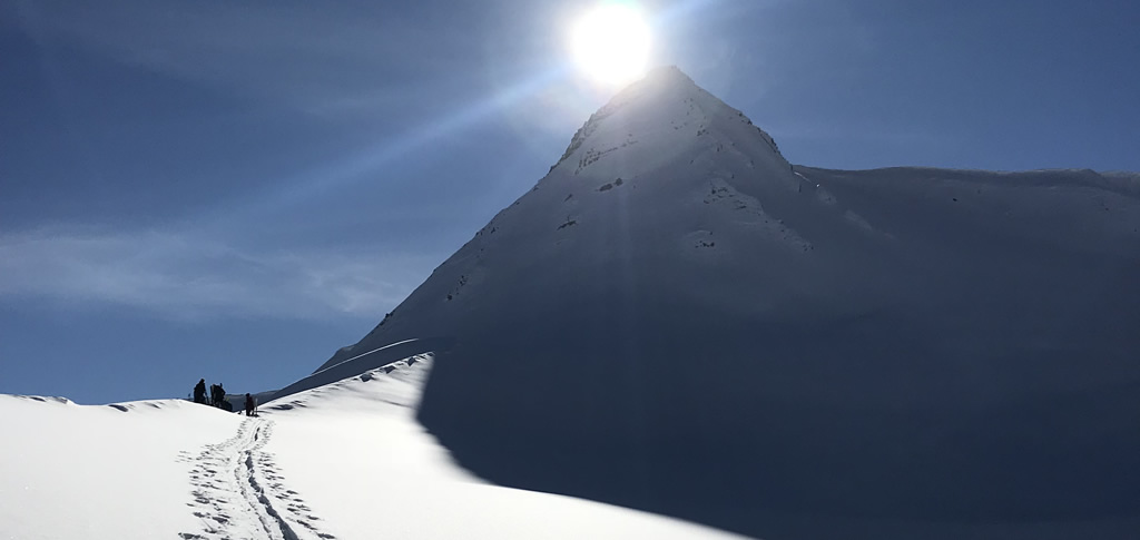 skitour-on-mountain-kazbegi_(4)